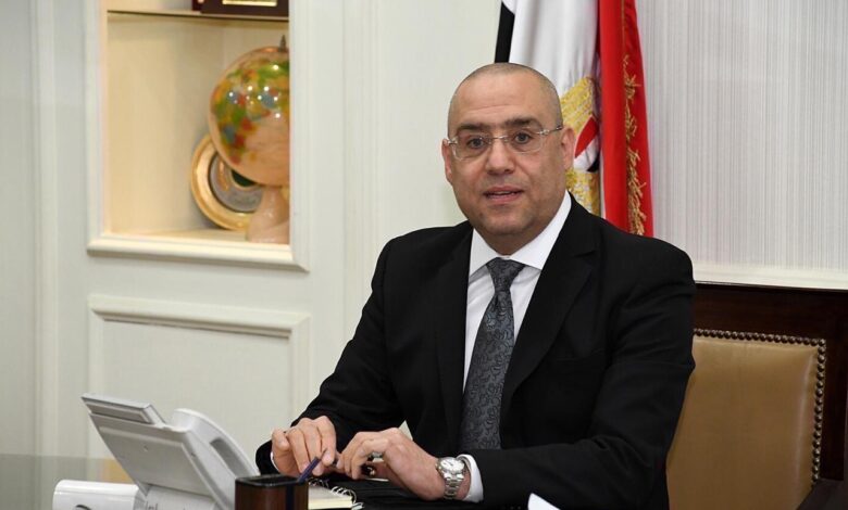 وزير الإسكان يتابع المشروعات الجاري تنفيذها بمدينتي أخميم وسوهاج الجديدتين