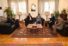 الجزار يؤكد أن الدولة المصرية مستعدة لنقل خبراتها الواسعة في مجال التنمية العمرانية لأشقائنا بسلطنة عمان