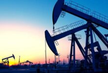 أسعار النفط تنخفض بنحو 1% بعد صدور بيانات من وكالة الطاقة