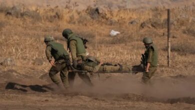 5 مروحيات تنقل قتـ.لى وجرحى من جنود الاحتلال من غزة لتل أبيب