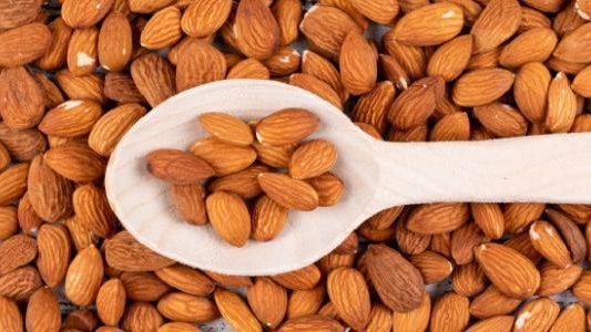 7 فوائد عند تناول اللوز بهذه الطريقة
