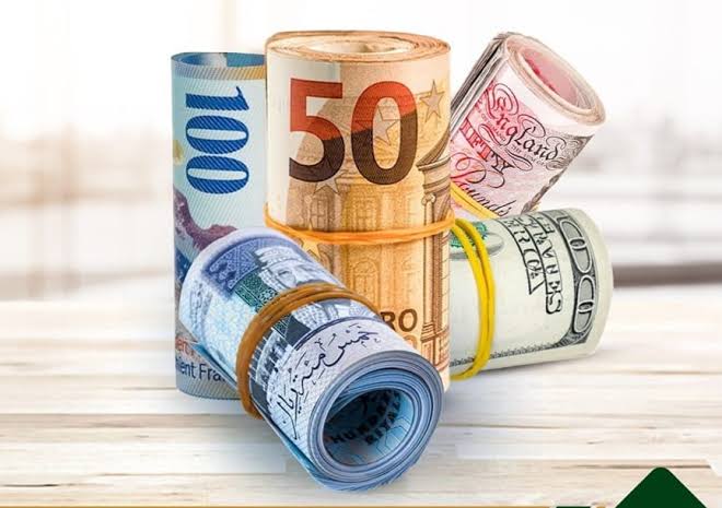 أسعار العملات الرئيسية مقابل الجنيه خلال التعاملات الصباحية للبنوك اليوم