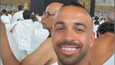 أفشة يؤدي مناسك العمرة.. صور