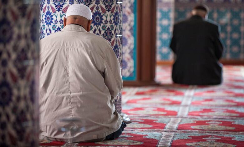 أفضل دعاء لطرد الشيطان واسترجاع التركيز في الصلاة