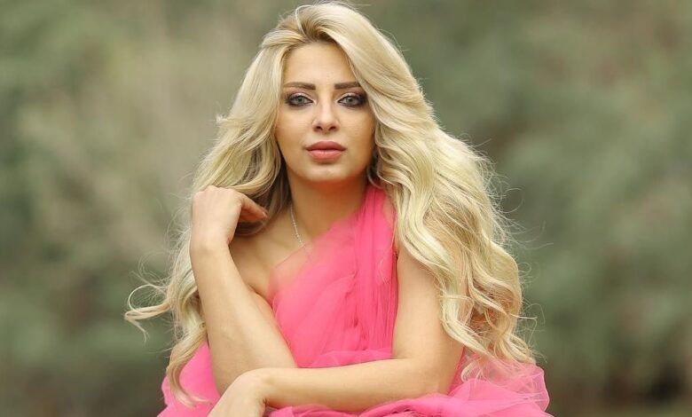 أنا ضد العنصرية دي.. مي حلمي تعترض على منع الـ "جلابية" في بعض الأندية