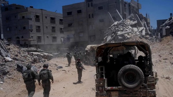 إصابة ضابط وجندي إسرائيليين في غزة وسط استعدادات للانسحاب من القطاع