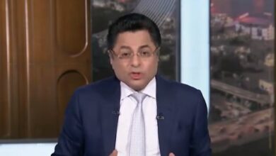 ابنك بطل زي أبوه.. رسالة مؤثرة من خالد أبو بكر لزوجة الشهيد امتياز كامل