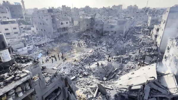 استشهاد 5 فلسطينيين في قصف جوي إسرائيلي على دير البلح وسط قطاع غزة