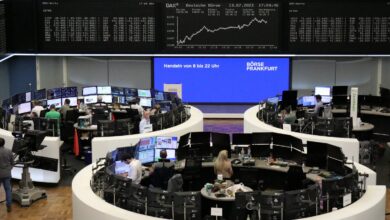 الأسهم الأوروبية يغلب عليها الارتفاع عند التسوية وسط انتظار الصفقات التجارية الأمريكية