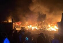 الاحتلال يحرق خيام النازحين الفلسطينيين بعد فرارهم تحت تهديد عدوان خان يونس
