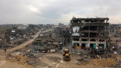 الاحتلال يضغط جنوب غزة.. أوامر بإخلاء أحياء واسعة في خان يونس