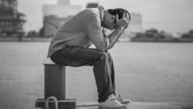 التحقيق في محاولة شاب إنهاء حياته في "لايف" على فيسبوك
