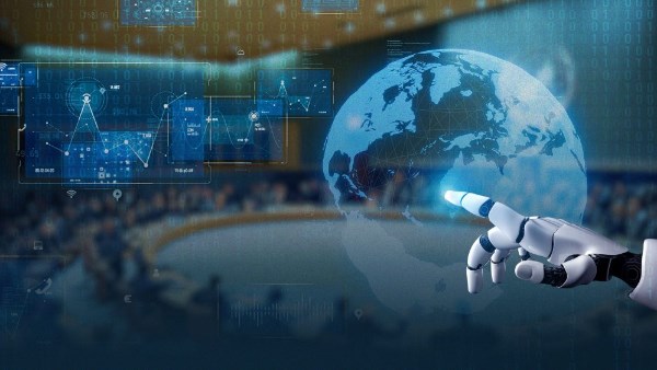 التكنولوجيا تحولت إلى أداة فعالة في التلاعب بالعقول وصناعة الرأي العام