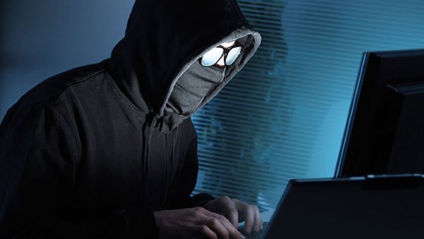 الحبس سنتين عقوبة إتلاف البيانات أو المعلومات على موقع أو حساب خاص