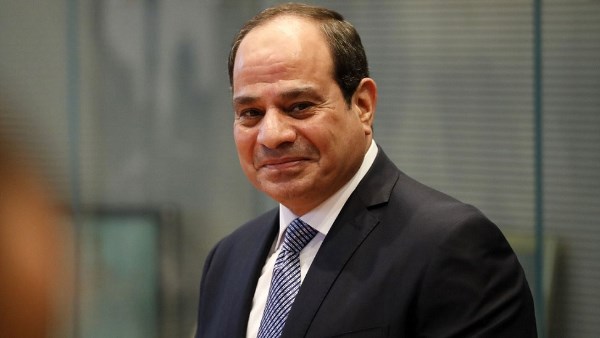 الرئيس السيسي يعود إلى أرض الوطن بعد المشاركة في قمة الاتحاد الإفريقي
