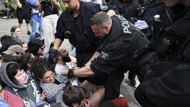 الشرطة الألمانية توقف متظاهرين مؤيدين لفلسطين في برلين