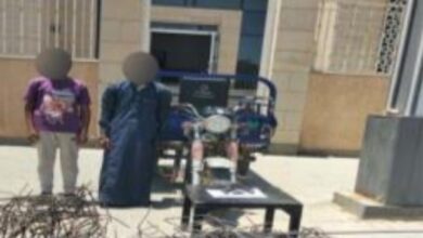 القبض على المتهمين بسرقة حديد تسليح من موقع بالتجمع