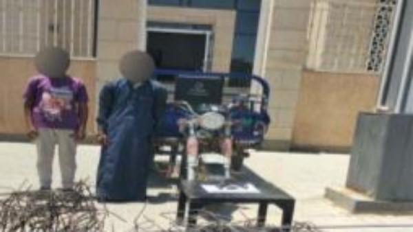 القبض على المتهمين بسرقة حديد تسليح من موقع بالتجمع