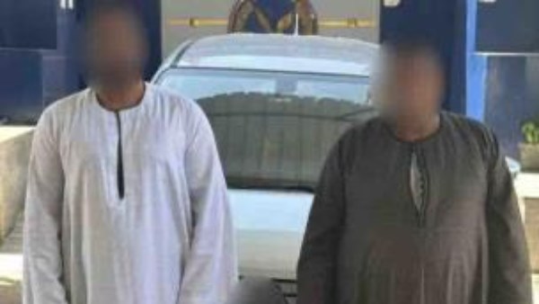 القبض على المتهمين بسرقة سيارة رحلات من قائدها بالقاهرة
