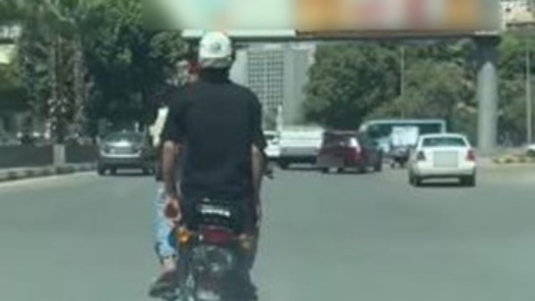 القبض على موظف وعامل طمسا لوحات دراجة نارية بالجيزة
