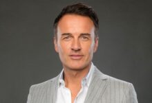 الكشف عن سبب وفاة الممثل جوليان مكماهون عن عمر 56 عامًا