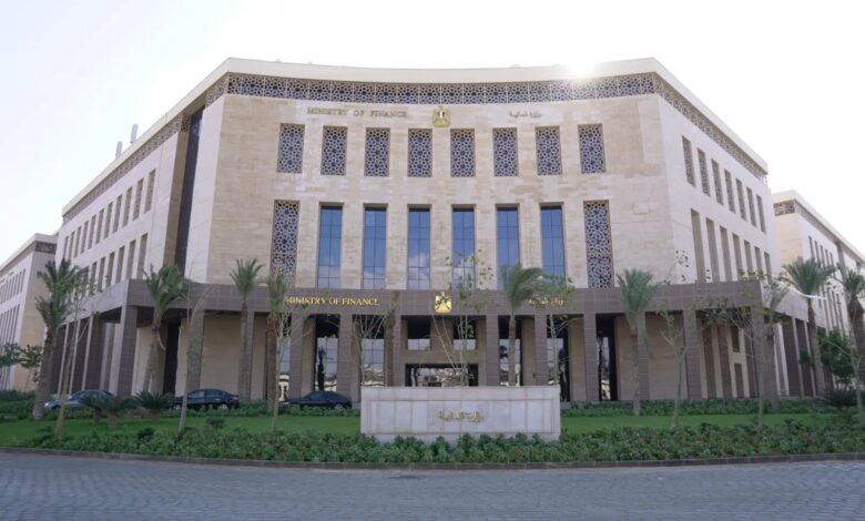 "المالية" تطرح 37 عطاء أذون وسندات خزانة بقيمة 850.5 مليار جنيه في يوليو الجاري