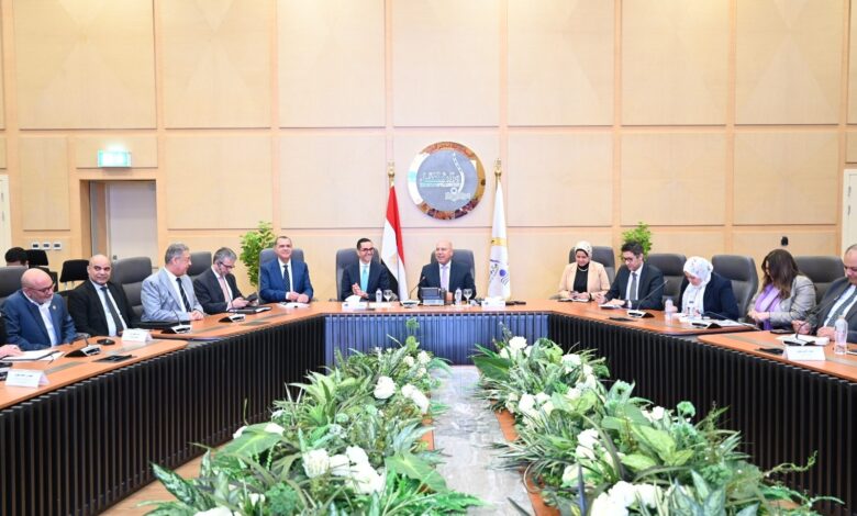 "الوزير" يستعرض التعديلات الجديدة في البرنامج الوطني لتنمية صناعة السيارات