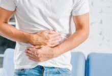 انتفاخ ومغص.. انتبه من إصابتك بهذا المرض في المعدة