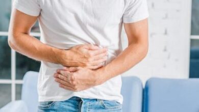 انتفاخ ومغص.. انتبه من إصابتك بهذا المرض في المعدة
