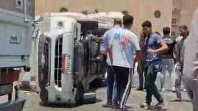 انقلاب سيارة ربع نقل على الطريق الدائري بالجيزة| صور