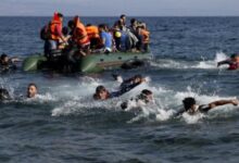 انقلاب قارب قبالة جزر مينتاواي... 11 مفقودًا وجهود إنقاذ مستمرة في إندونيسيا
