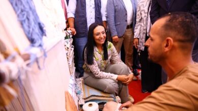 بحضور محافظ مطروح.. مايا مرسي تتفقد معرض "ديارنا للحرف اليدوية والتراثية" بالساحل الشمالي