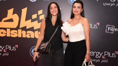 تبان أختها مش بنتها.. دينا فؤاد تخطف الأنظار في العرض الخاص لفيلم الشاطر