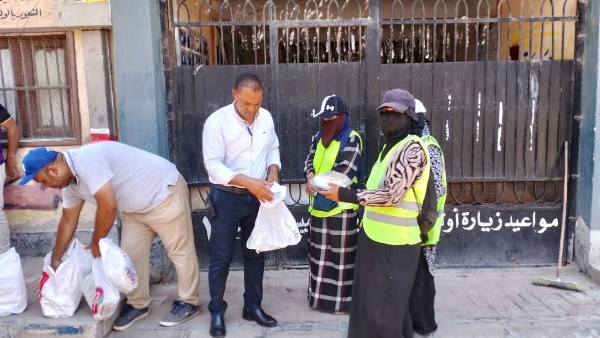 تكريم عمال النظافة بدمياط وتوزيع شنط غذائية
