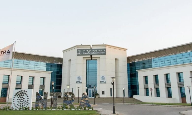 “تنظيم الاتصالات” يلزم الشركات بتقديم إنترنت أرضي ومحمول مجاني للعملاء