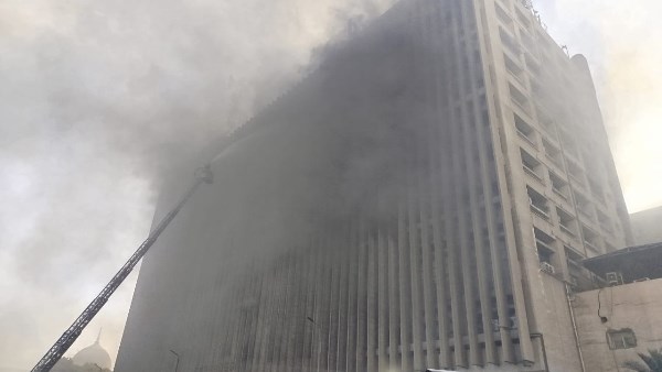 جار السيطرة على حريق سنترال رمسيس