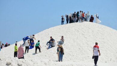 جبال الملح فى مدينة بورفؤاد تجذب الزوار من مختلف المحافظات