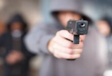 جريمة في الممشى السياحي.. مصرع سيدة برصاصتين بالرأس من سلاح طليقها |تفاصيل