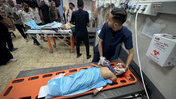 جيش الاحتلال الإسرائيلي يشن غارات على جنوب ووسط قطاع غزة