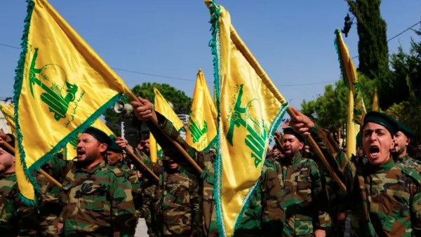 جيش الاحتلال يقصف أهدافًا لحزب الله في لبنان