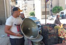 حملة في بورفؤاد لمصادرة مكبرات صوت الباعة الجائلين.. صور