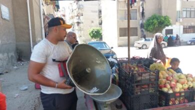 حملة في بورفؤاد لمصادرة مكبرات صوت الباعة الجائلين.. صور