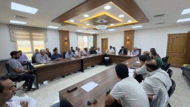 رئيس العبور الجديدة يتابع مشروعات المرافق والطرق ويجتمع مع الشركات العاملة بالمدينة