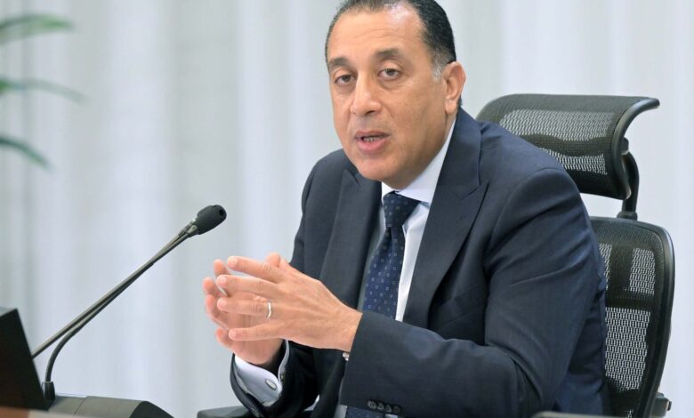 رئيس الوزراء يستعرض تقريرًا حول موقف تقديم خدمات الشهر العقاري من خلال المنافذ البريدية 