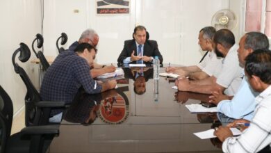 رئيس جامعة جنوب الوادى يناقش الحوكمة الإلكترونية لنظم الصيانة بالجامعة