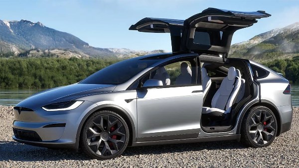 سعر ومواصفات تسلا X موديل 2025 في الإمارات .. صور