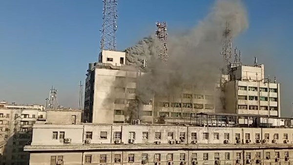 سنترال رمسيس مركزى ويحتوى على سيلفرات البنوك وماكيينات ATM