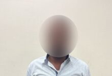 شخص يدعى تحرير رجل شرطة مخالفة مرورية له للحصول على رشوة| فيديو