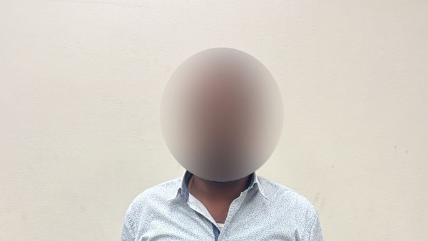 شخص يدعى تحرير رجل شرطة مخالفة مرورية له للحصول على رشوة| فيديو