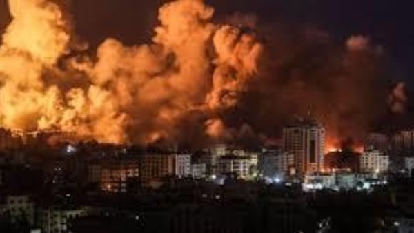 شهداء ومصابون في قصف الاحتلال على دير البلح والنصيرات بقطاع غزة